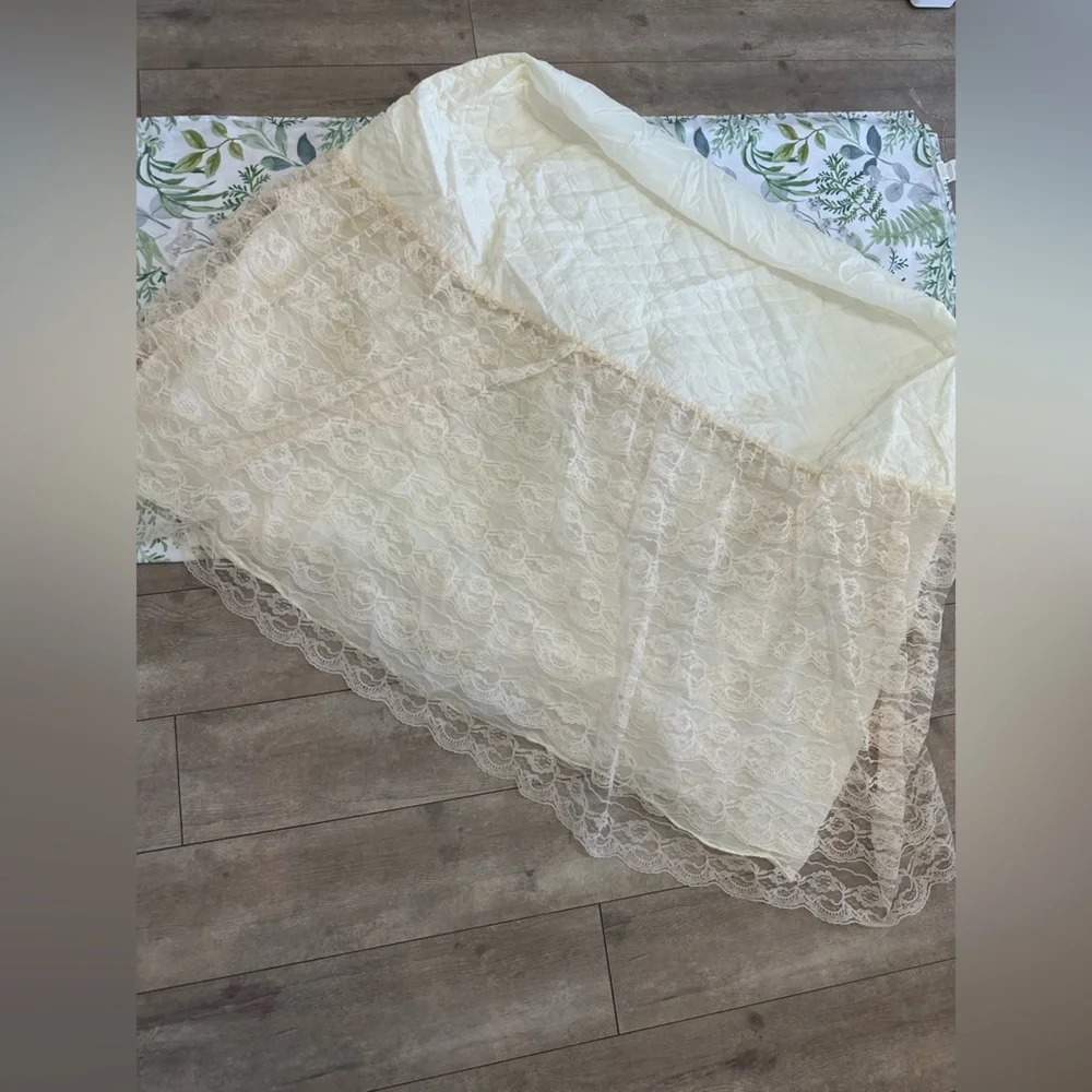 Vintage 1970s Winnie the Pooh Bassinet Lace Skirt Baby Nursery Bedding & Book